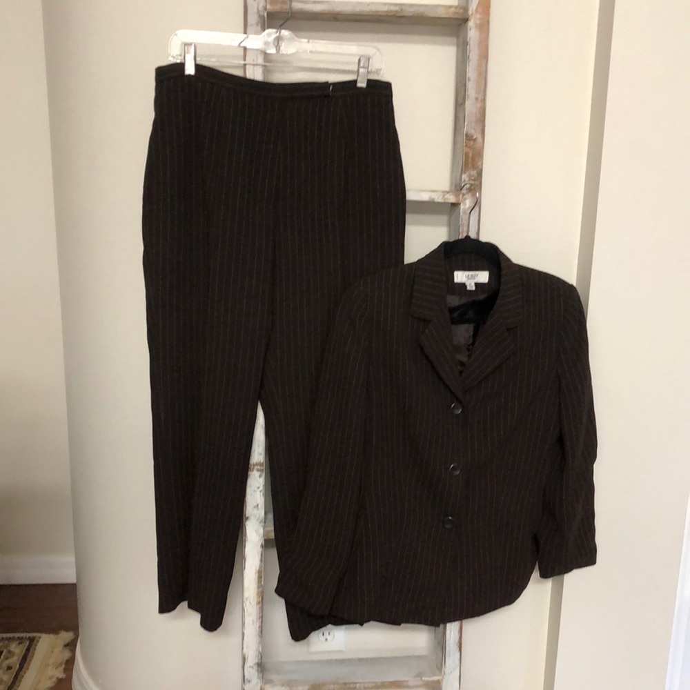 Ladies suit
